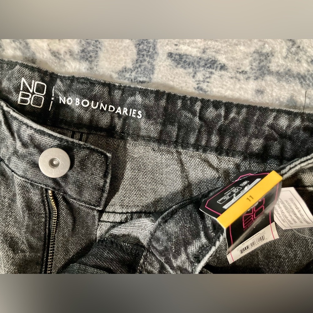 No Boundaries Juniors Super High Rise Mom Jeans - Picture 5 of 8